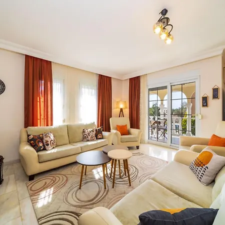 Astonishing Villa With 3 Shared Pools In Alanya Antalya Vilă