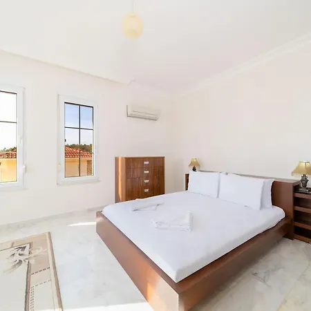 Astonishing Villa With 3 Shared Pools In Alanya Antalya Vilă Okurcalar