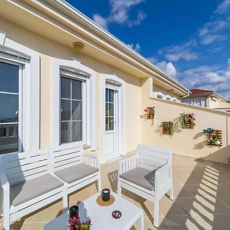 Astonishing Villa With 3 Shared Pools In Alanya Antalya Vilă Okurcalar