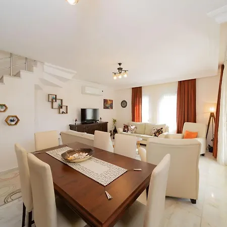 Astonishing Villa With 3 Shared Pools In Alanya Antalya Vilă *