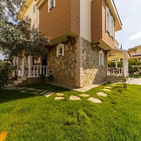 Astonishing Villa With 3 Shared Pools In Alanya Antalya Vilă Okurcalar