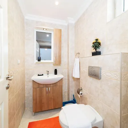Astonishing Villa With 3 Shared Pools In Alanya Antalya Vilă Okurcalar