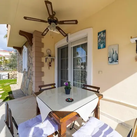Astonishing Villa With 3 Shared Pools In Alanya Antalya Vilă *
